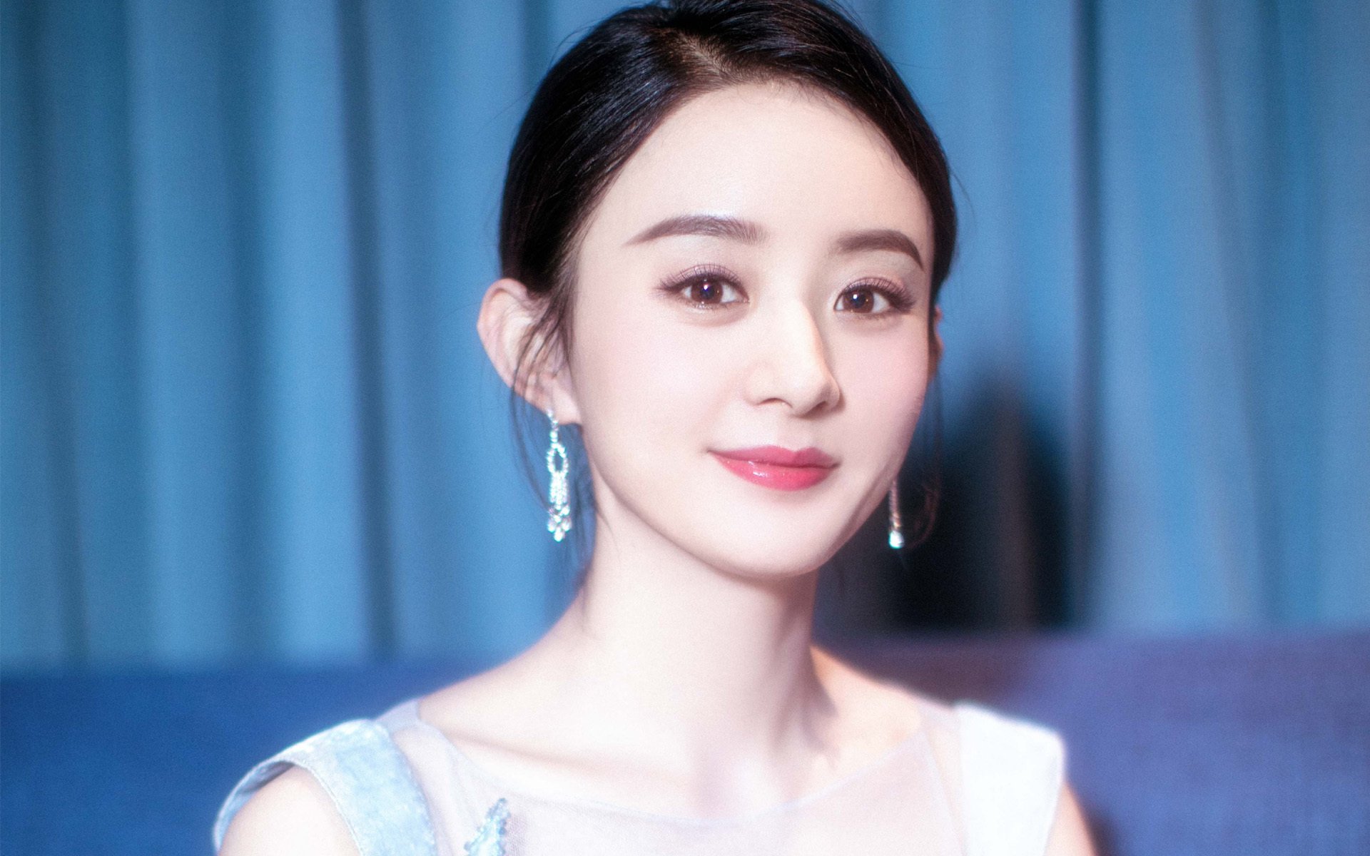 爱游戏官方-比赛当天的秘密准备：车队的幕后花絮，比赛的那天