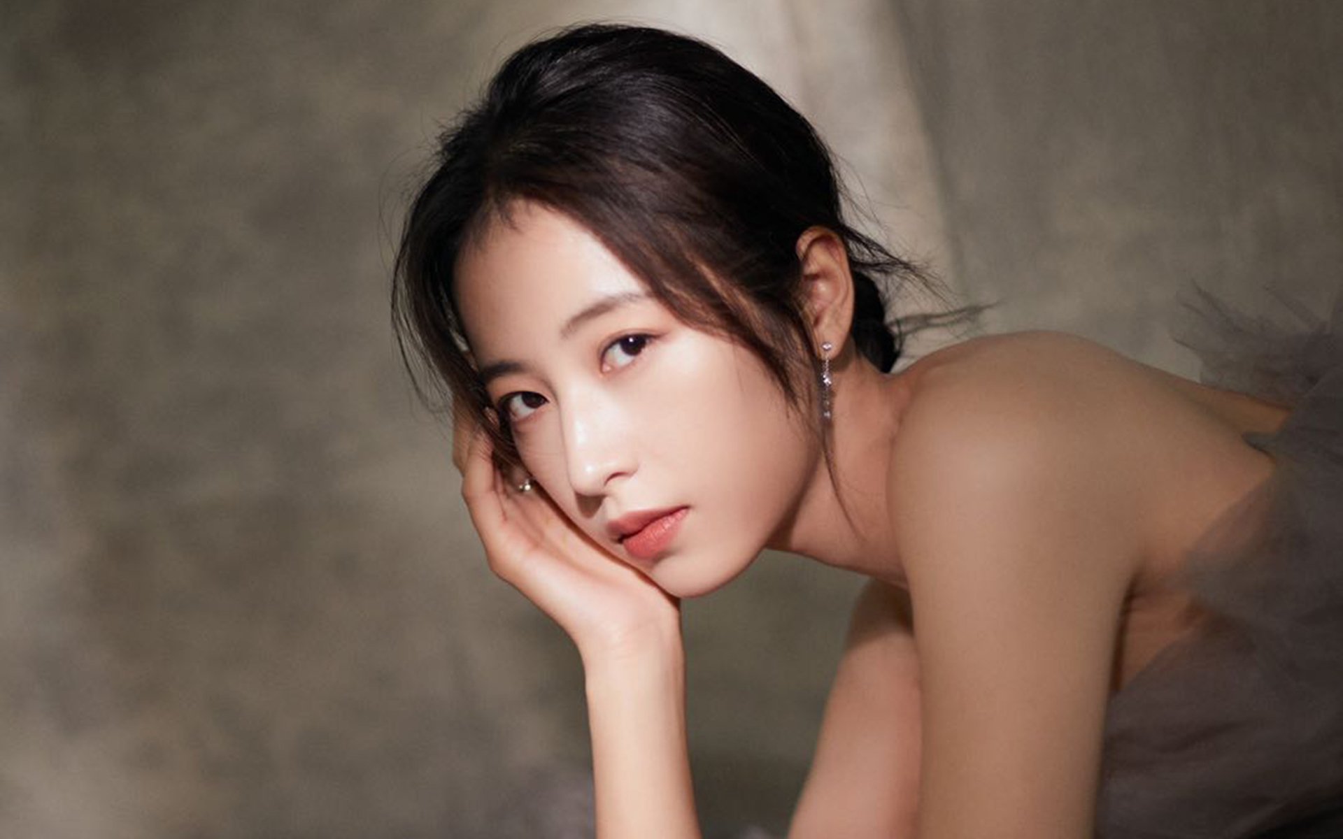 “马科斯·莫奇的灵活防守与精准突破，为阿根廷美洲狮队铺平胜利之路”